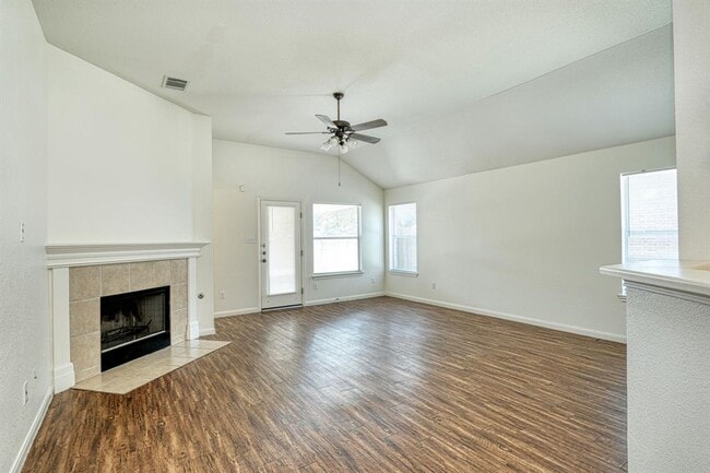 Building Photo - 1020 Downridge Dr