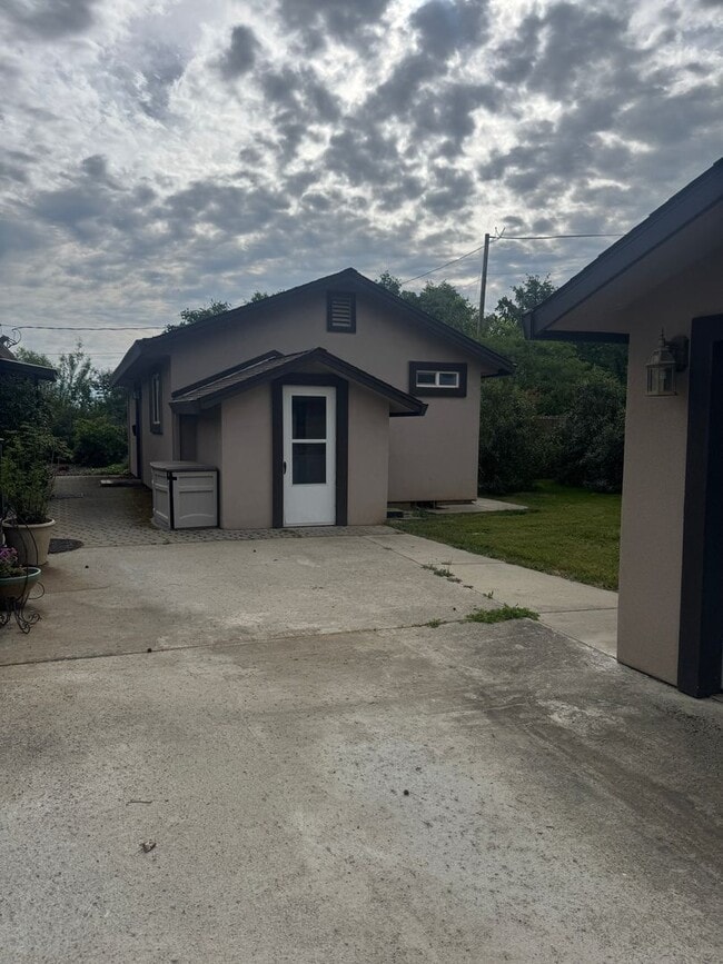 Building Photo - Furnished 1 bedroom in South Redding