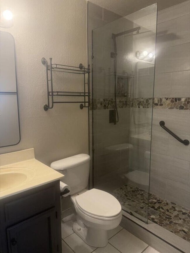 Building Photo - 2-bedroom condo at Stapley and University! MOVE IN SPECIAL!!
