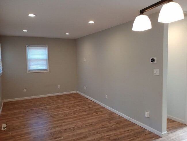 Building Photo - 3 Bedroom, 3 Bath Single Family Home for Rent