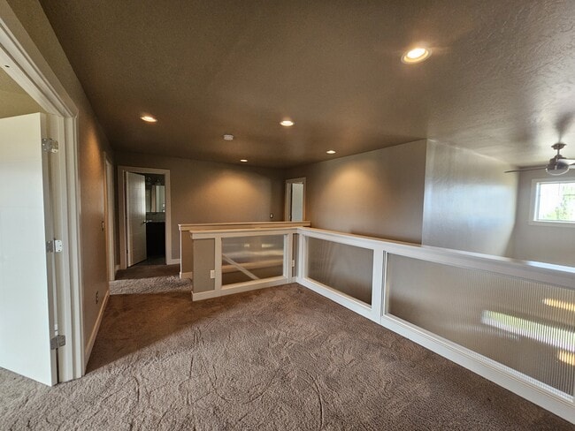 Building Photo - 5010 Jeff Dr
