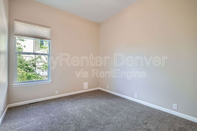 Building Photo - 3333 Chapin Pl