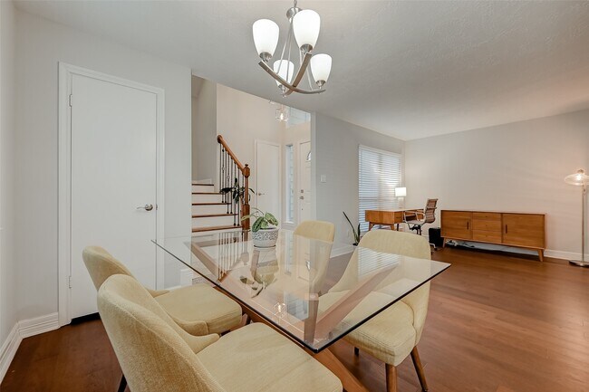 Building Photo - 742 Country Pl Dr