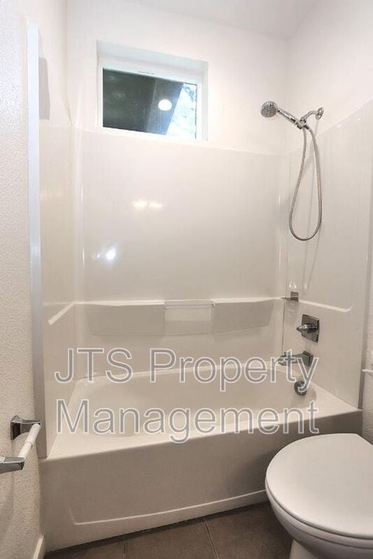 Building Photo - 396 Midstream Ln