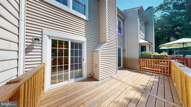 Building Photo - 5739 Oakshore Ct