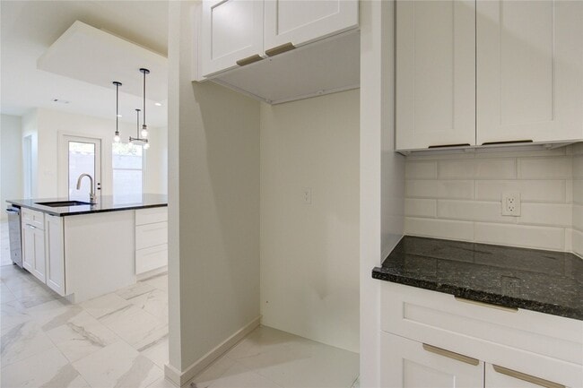 Building Photo - 2922 El Fenice Ln