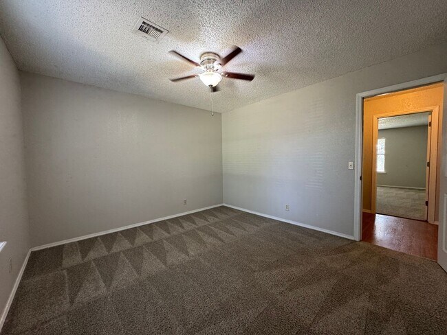 Building Photo - Broken Arrow - 3 bedroom 2 bath!!