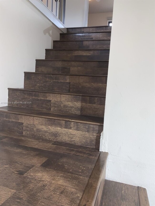 Building Photo - 11 Madrid Ln