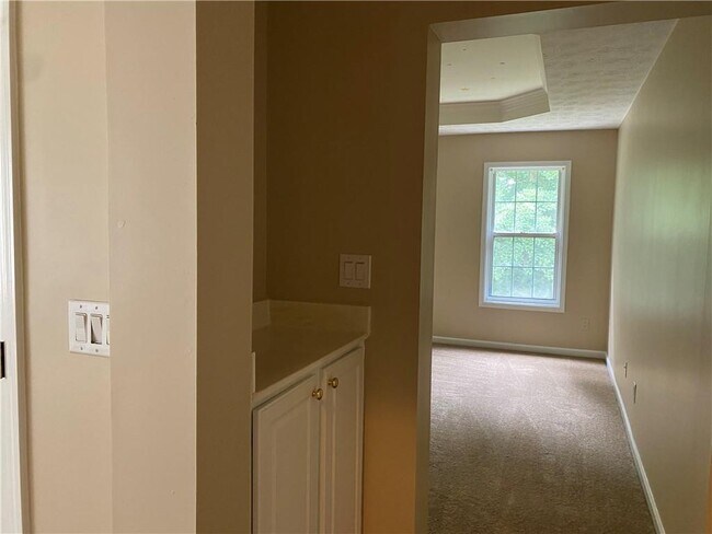Building Photo - 3400 Palm Cir