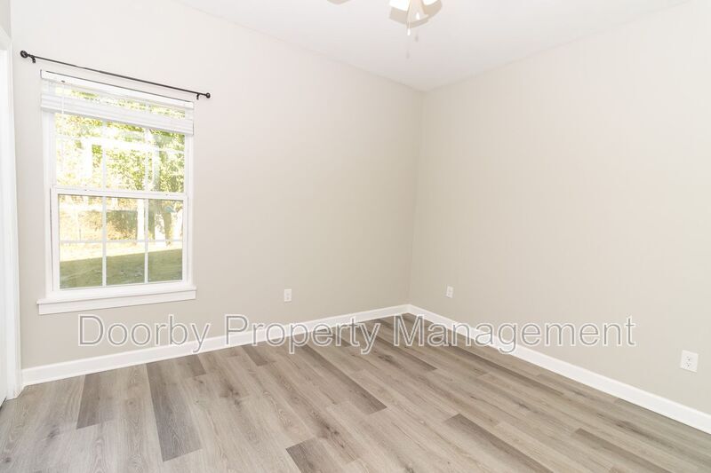 Building Photo - 18 Michigan Ln