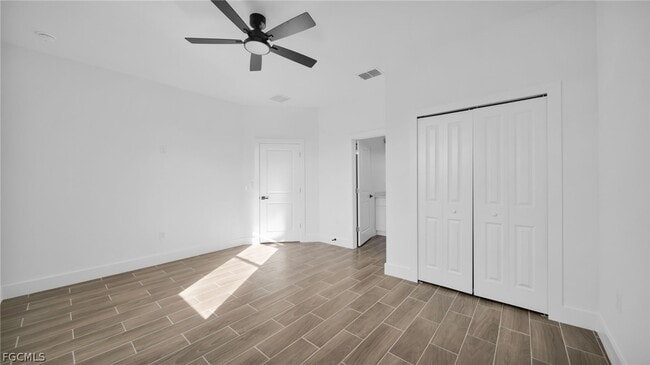 Building Photo - 4989 Fairway Ct