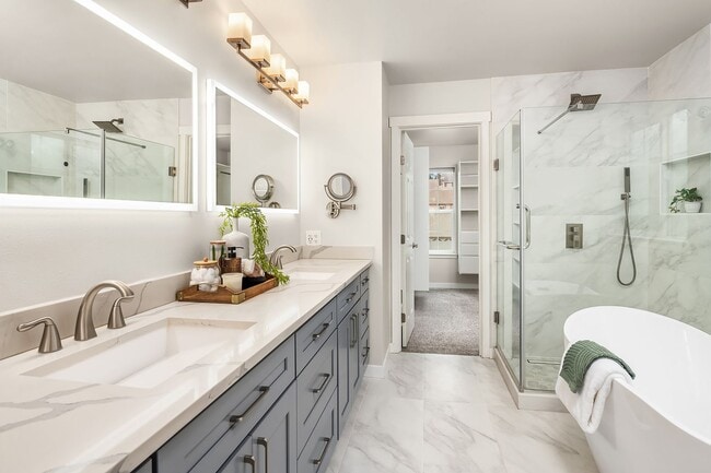 Building Photo - Stunning Redmond Ridge 4 bedroom