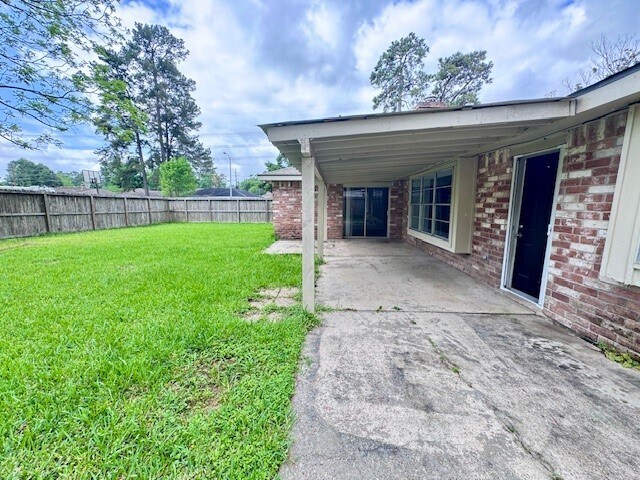 Building Photo - 5502 Maplegate Dr