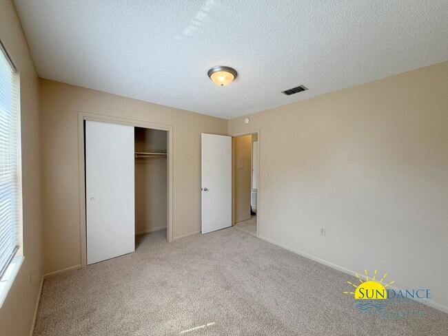 Building Photo - Great 3 Bedroom Home in Fort Walton