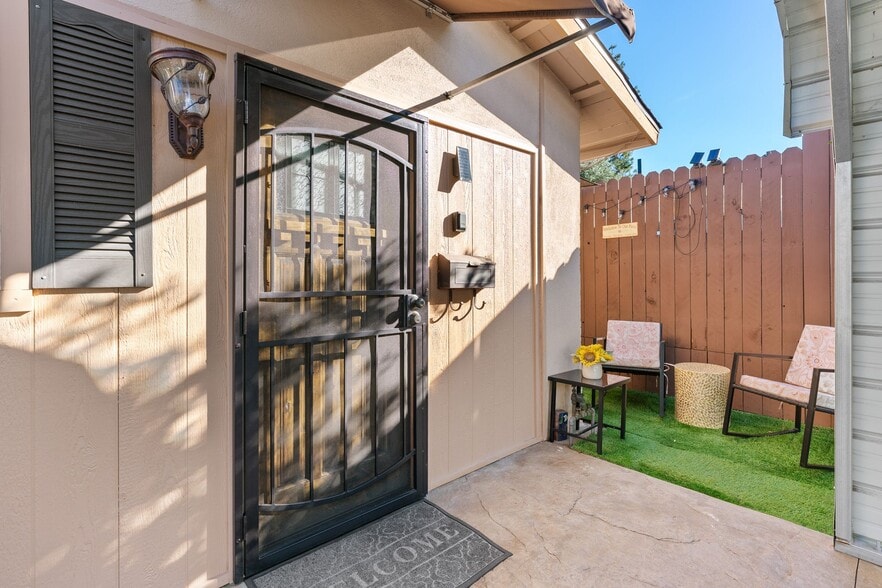 Building Photo - 7227 Fallbrook Ave