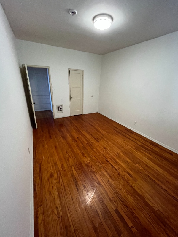 Building Photo - 141 1/2 Sweetzer Ave