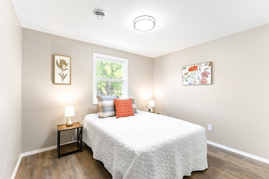 Building Photo - 2437 Deer Trl