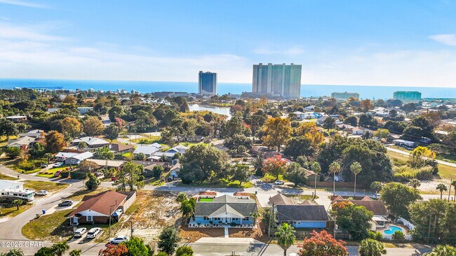 Building Photo - 121 Lakeside Cir