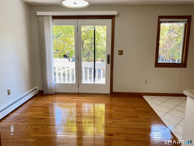 Building Photo - 139 Songbird Ln