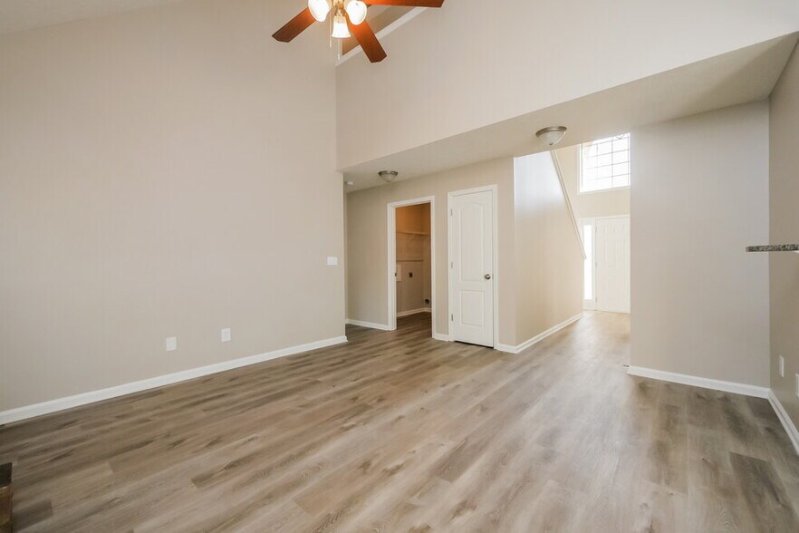Building Photo - 846 Crabtree Ct