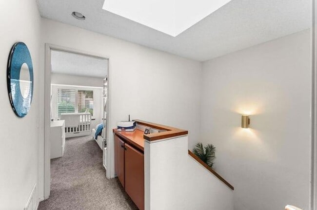Building Photo - 3 Bedroom Townhouse