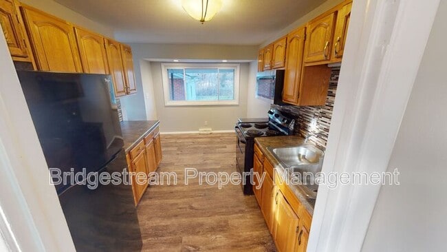 Building Photo - 217 Whispering Dr