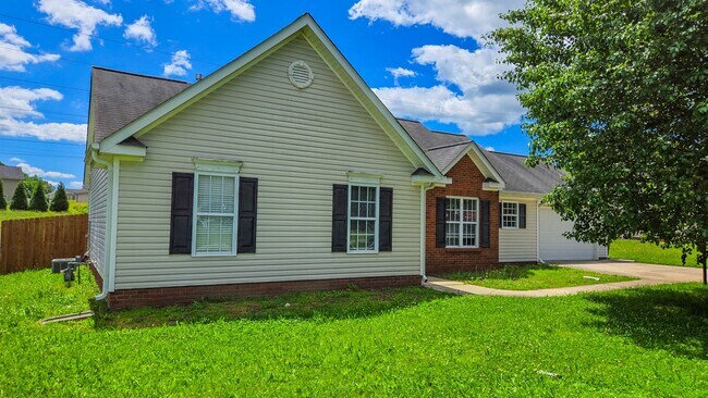 Primary Photo - 432 Mallard View Ln