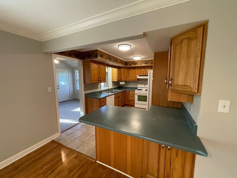 Building Photo - 6217 Aragon Dr