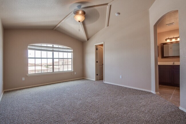Building Photo - Stunning home for rent in Northeast El Paso