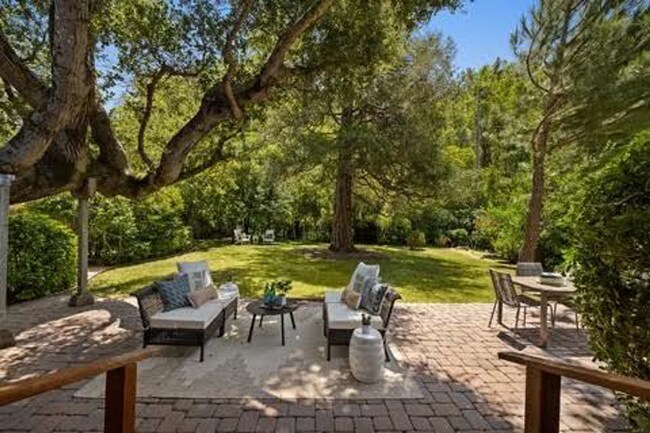 Building Photo - Charming 3bd/3bth Mid Century Home in Lark...