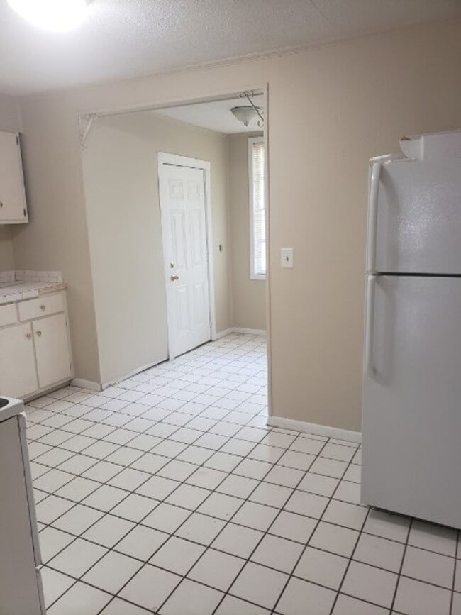 Building Photo - Three Bedroom Ranch in Park Circle