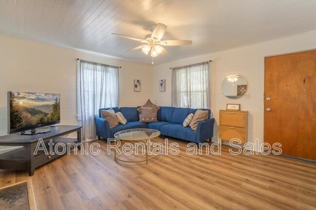 Building Photo - 614 E Brushy Valley Dr