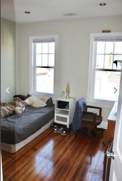 Building Photo - 148 Hillside St