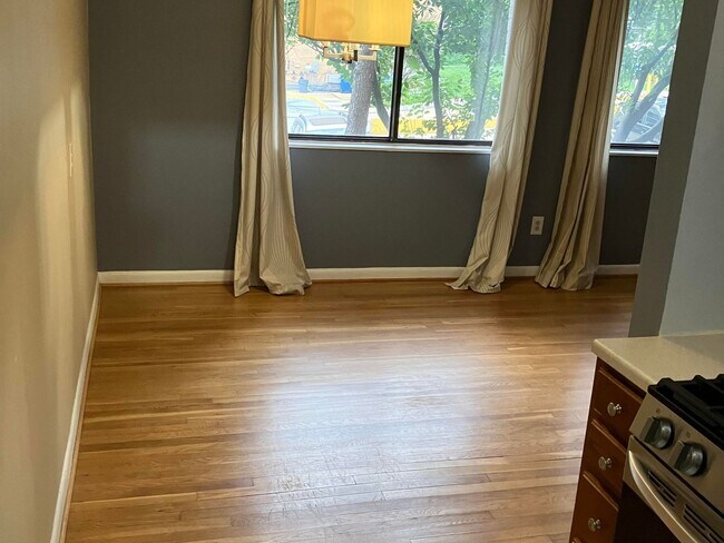 Building Photo - 1 BR/1 BA condo for rent in Courthouse, Ar...