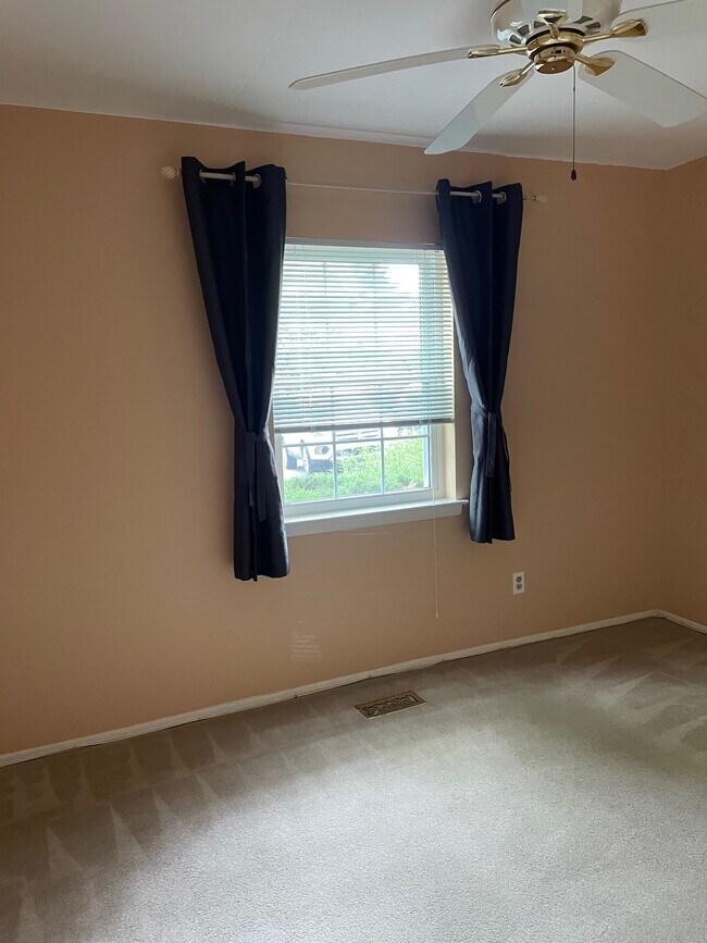 Building Photo - 140 Old Forge Xing