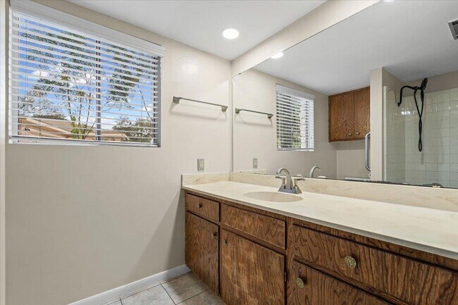 Building Photo - 313 Comet