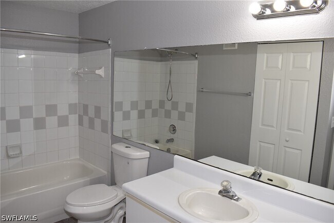 Building Photo - 11561 Villa Grand