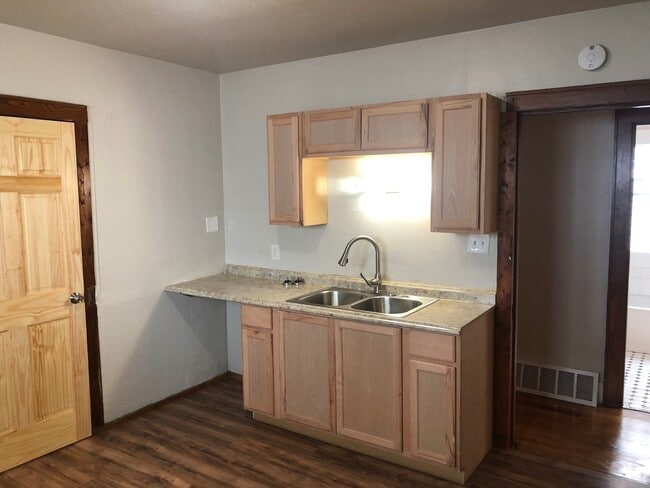 Building Photo - 3215 W Auer Ave