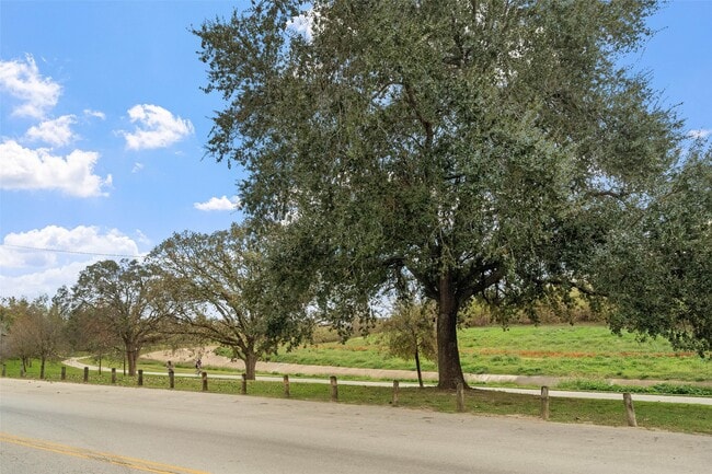 Building Photo - 1880 White Oak Dr