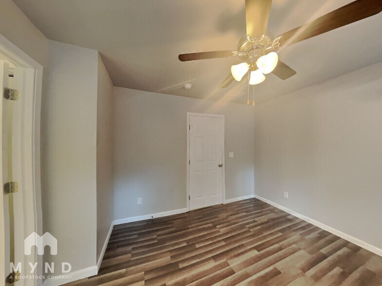 Building Photo - 710 Bluebird Dr SE