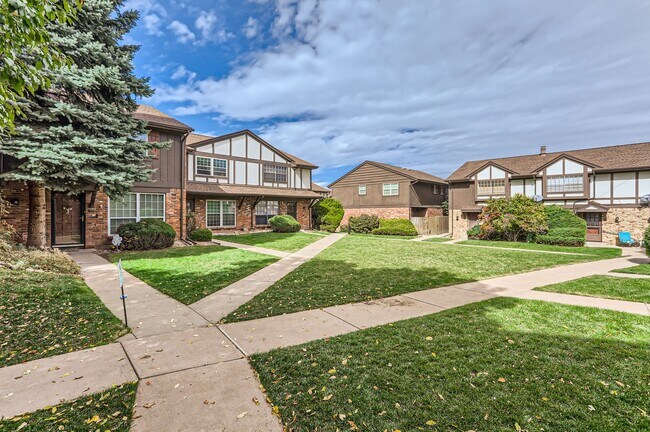 Building Photo - Evolve Real Estate: Stunning 2Beds/2 Baths, 1269 SQFT Condo with Two Assigned Parking Spots!