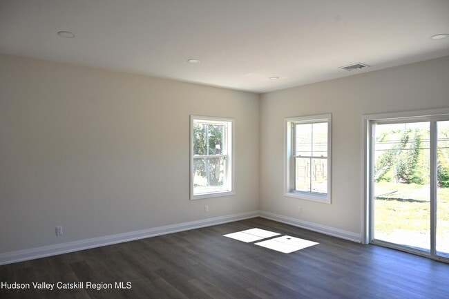 Building Photo - 502 Lattintown Rd