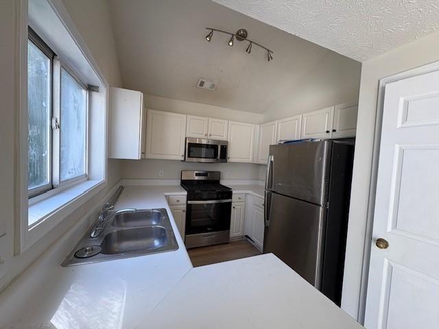 Building Photo - 665 Chantress Ct