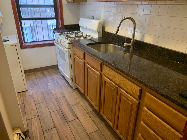 Building Photo - 871 Harrison Ave