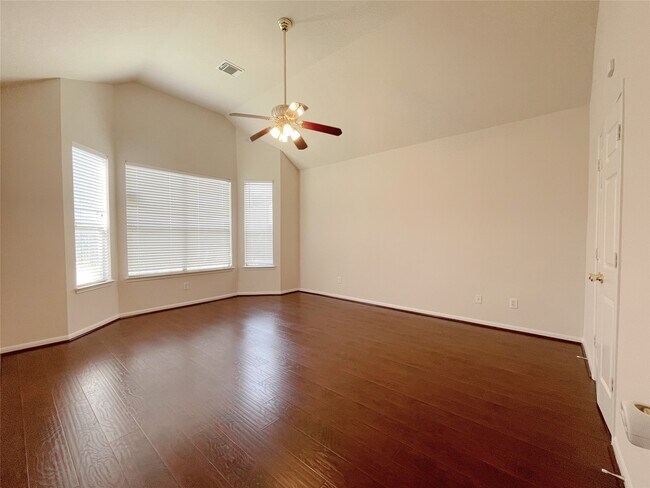 Building Photo - 2126 Winding Hollow Dr