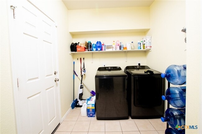 Building Photo - 5000 Willamette Ln