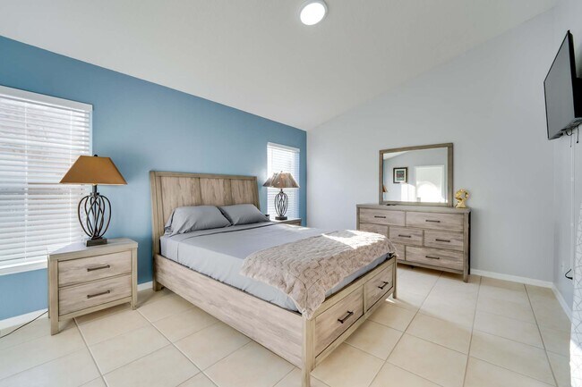 Building Photo - 532 Viola Dr