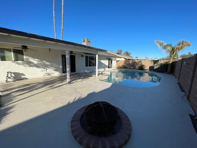 Building Photo - 5841 W Angela Dr