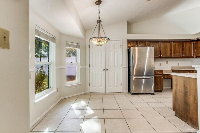 Building Photo - 3565 Stratford Ln