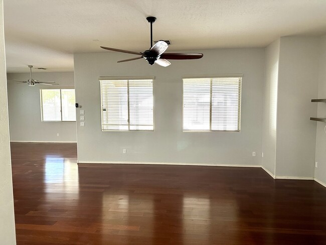 Building Photo - Updated single level home in Peterson Farms.